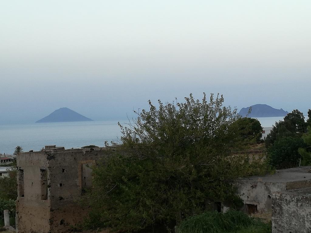 Casa Vacanze Dell'Avvocato Hotel Malfa  Bagian luar foto