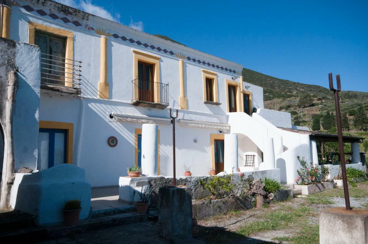 Casa Vacanze Dell'Avvocato Hotel Malfa  Bagian luar foto