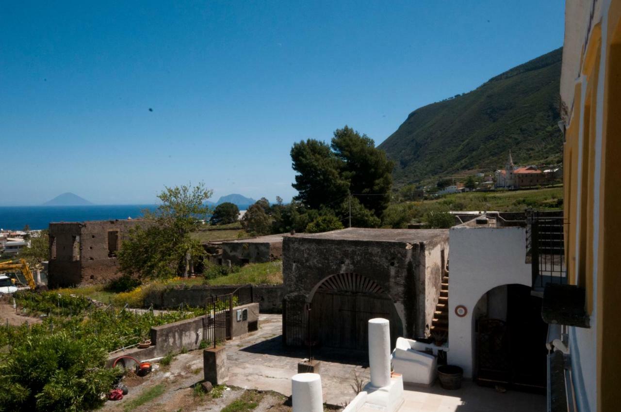 Casa Vacanze Dell'Avvocato Hotel Malfa  Bagian luar foto