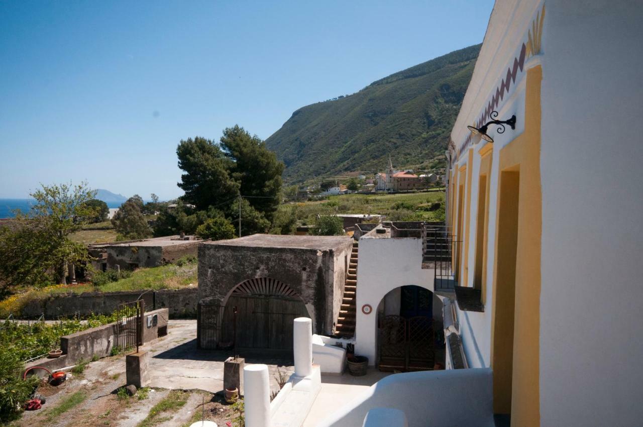 Casa Vacanze Dell'Avvocato Hotel Malfa  Bagian luar foto