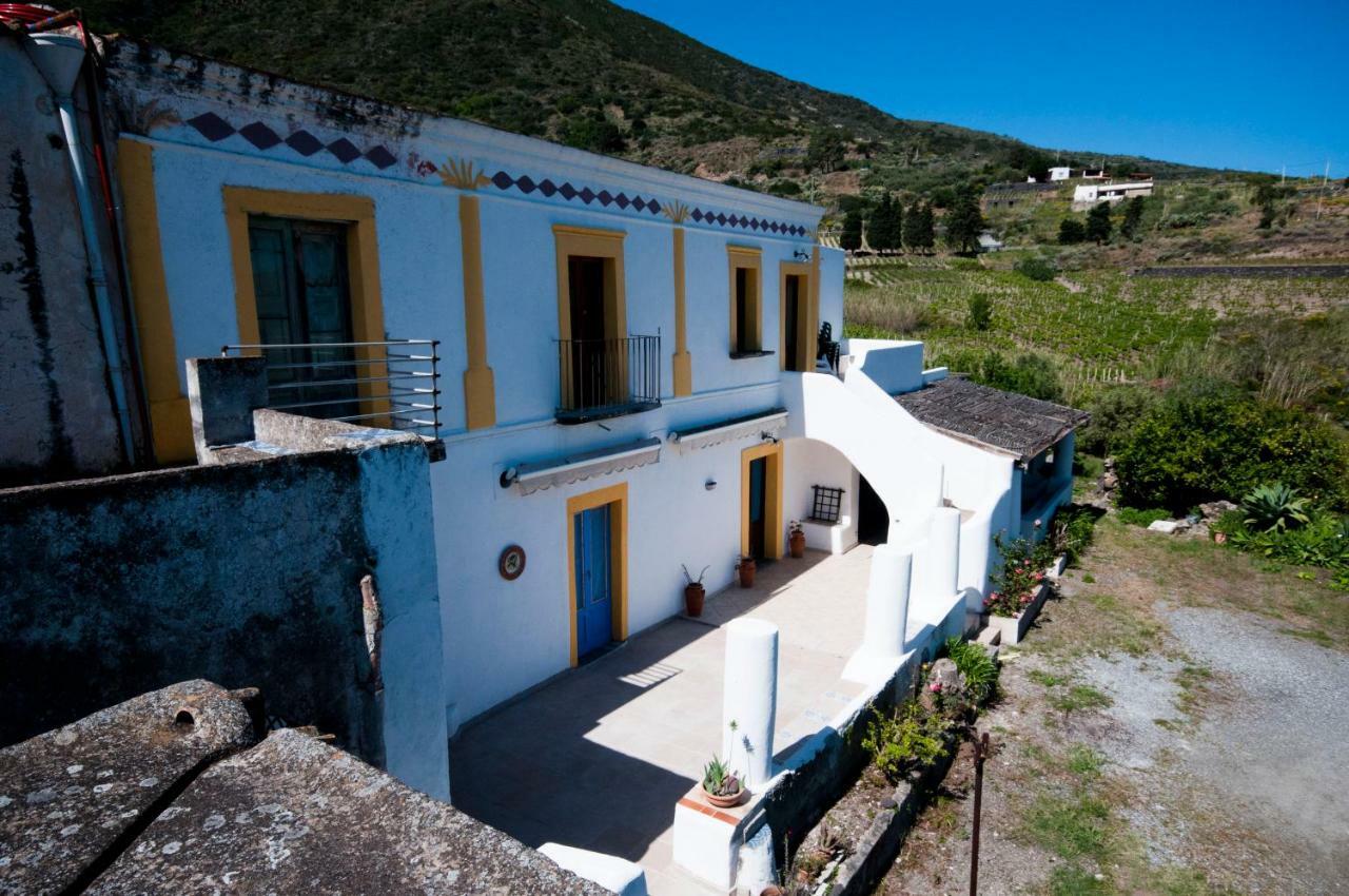 Casa Vacanze Dell'Avvocato Hotel Malfa  Bagian luar foto