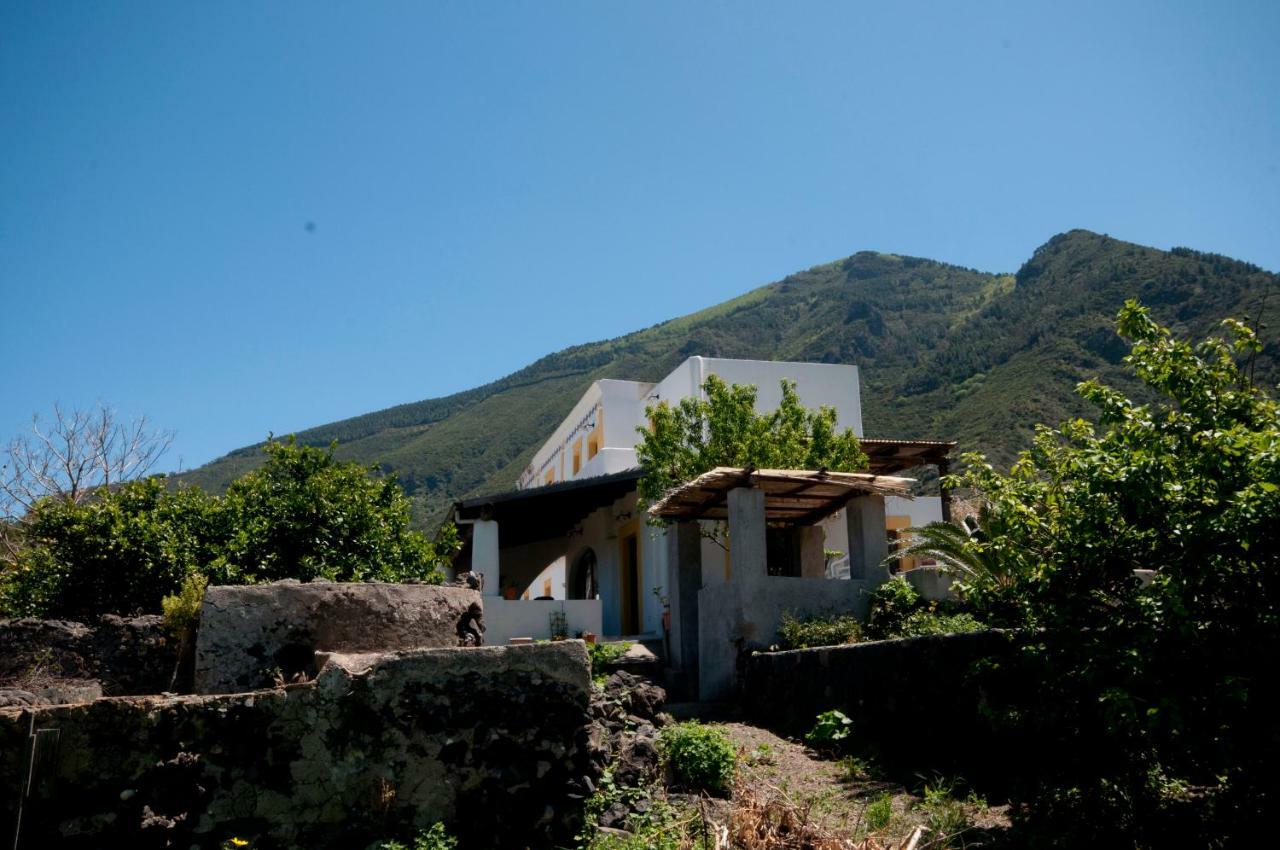 Casa Vacanze Dell'Avvocato Hotel Malfa  Bagian luar foto